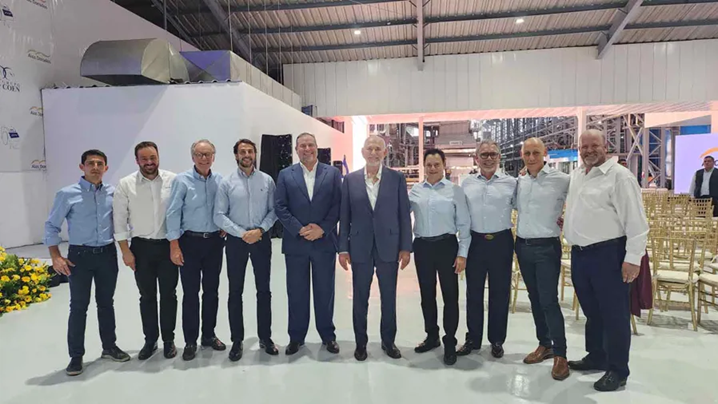 Niềm vui của đội ngũ Valmet và Alas Doradas tại lễ khánh thành dây chuyền sản xuất giấy tissue mới của Alas Doradas.